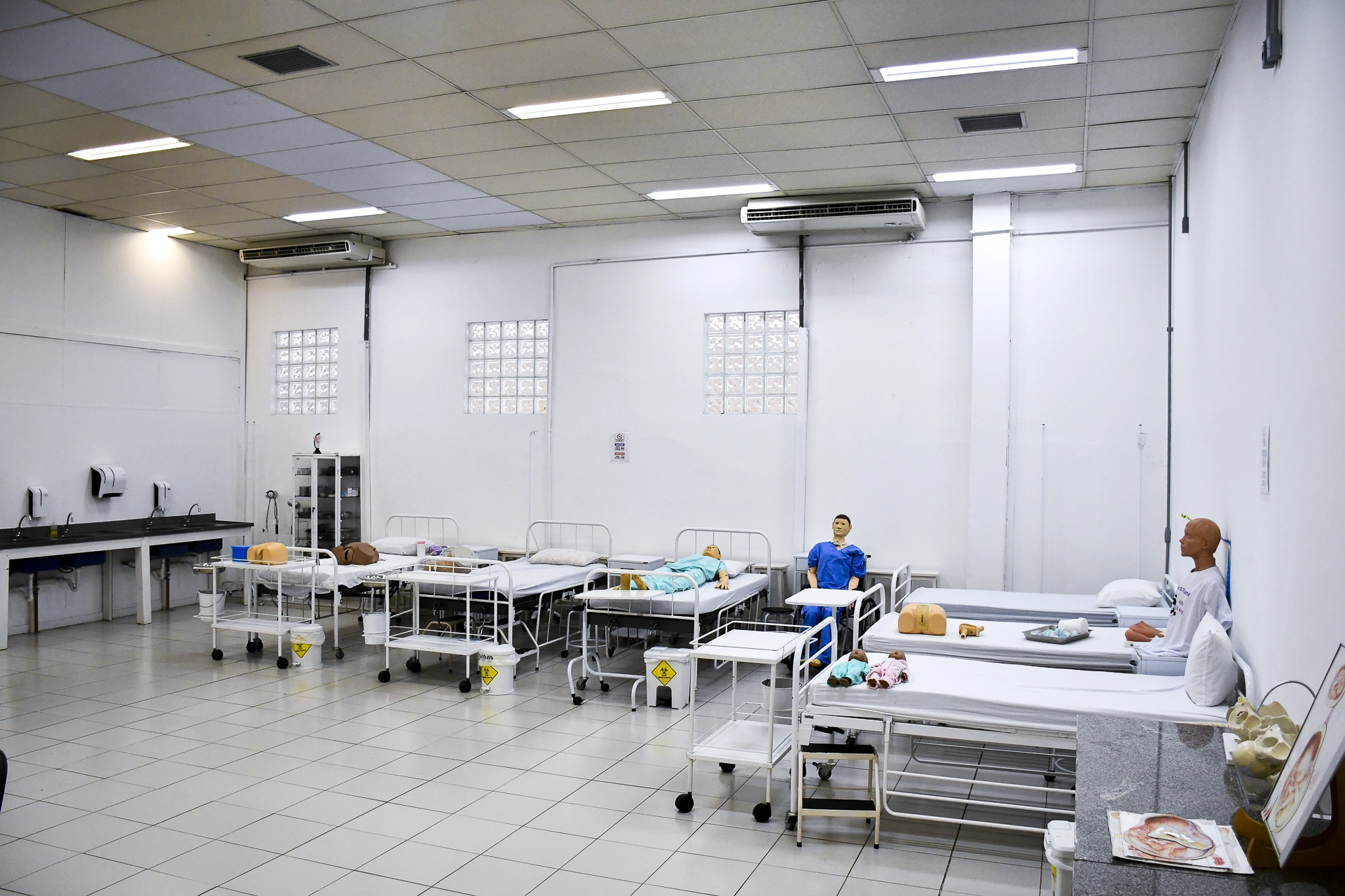 Atendimento de enfermagem com avalia&ccedil;&atilde;o e cuidado ao paciente