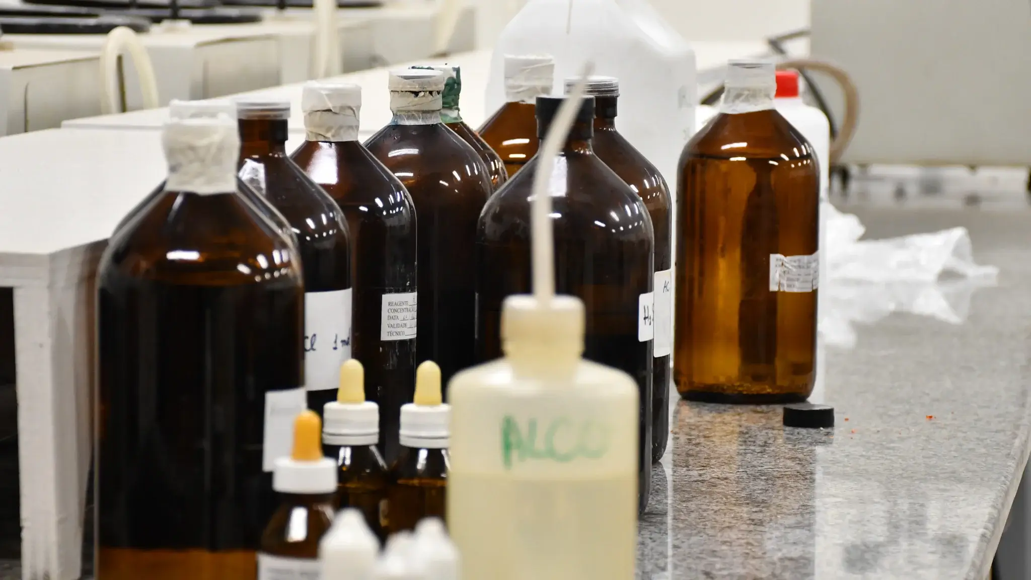 Materiais de laborat&oacute;rio para estudos qu&iacute;micos